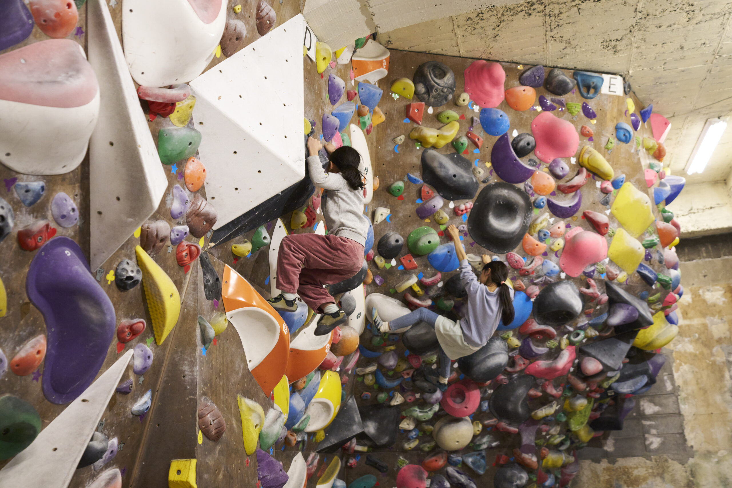 ボルダリング初心者向けの足の使い方と安定した体勢の解説